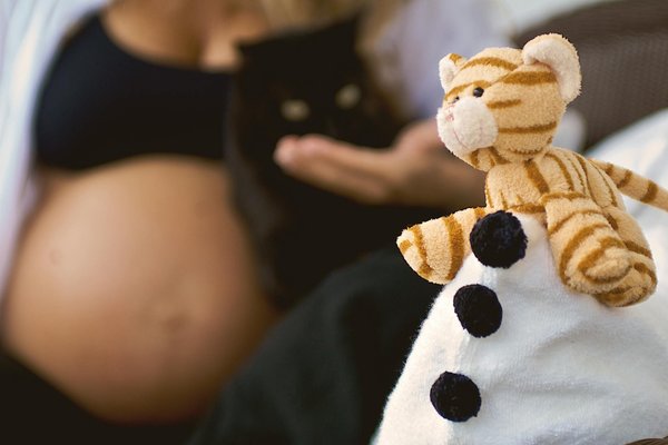 How Can Expectant Mothers Optimize Their Well-being During Pregnancy Debates?